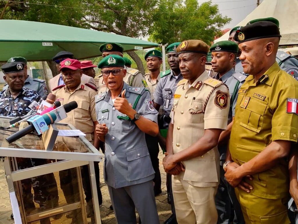 6df460f5 dee2 4234 9332 d3e5044dafe5